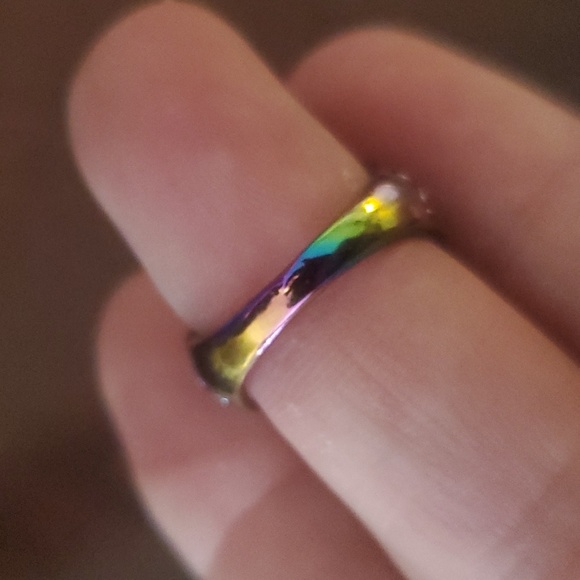 *Sale* New Red Howlite Rainbow Hematite Ring. - Picture 5 of 5